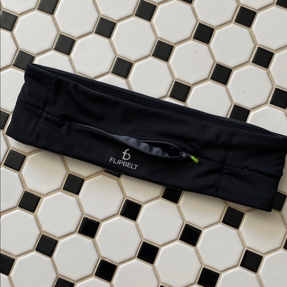 FlipBelt zipper running belt - Picture 2 of 4